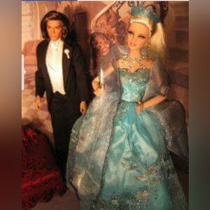 NEW BARBIE DOLL IN FASHIONABLE GOWN WEAR TIERA SHAWL & ACCESSORIES & JEWELRY